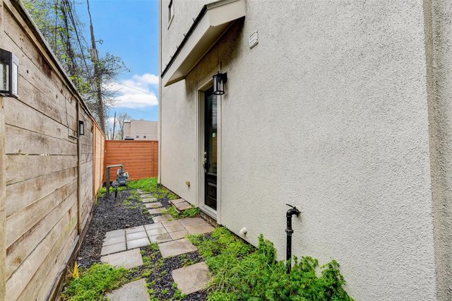 2004 Blodgett Street A, Houston, TX 77004