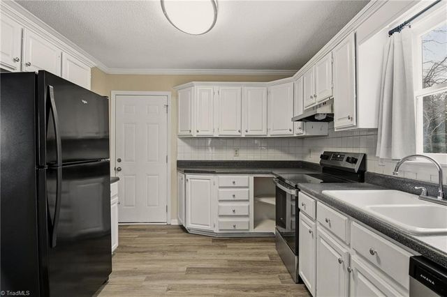 2007 Carlisle Way, High Point, NC 27262