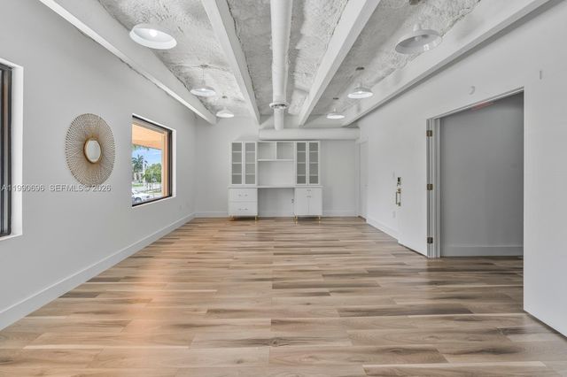 2075 W 76th St 1, Hialeah, FL 33016