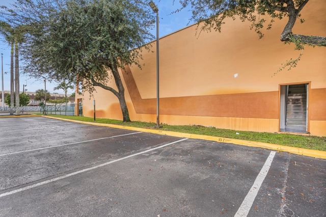 2075 W 76th St 1, Hialeah, FL 33016