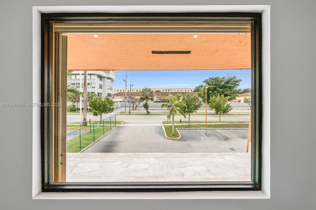 2075 W 76th St 1, Hialeah, FL 33016