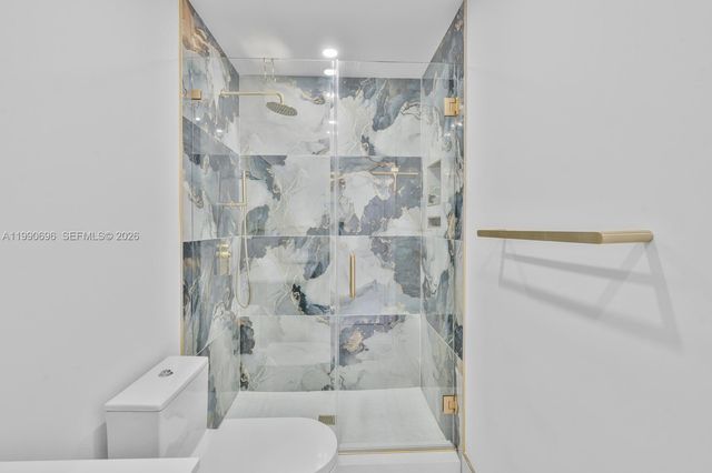2075 W 76th St 1, Hialeah, FL 33016
