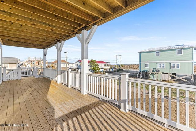 1826 N New River Drive, Surf City, NC 28445