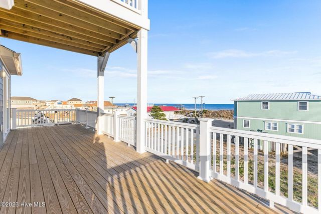 1826 N New River Drive, Surf City, NC 28445