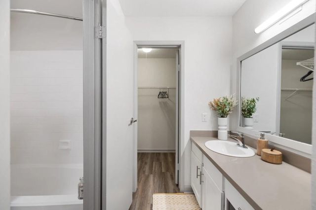 2800 S Ashford Road 201, Houston, TX 77082