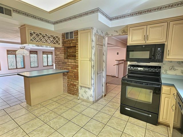 1005 S WEBSTER AVENUE, Omro, WI 54963