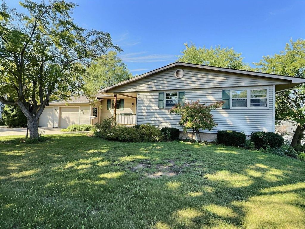 1005 S WEBSTER AVENUE, Omro, WI 54963