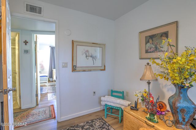 448 N Silverbell Road, Tucson, AZ 85745