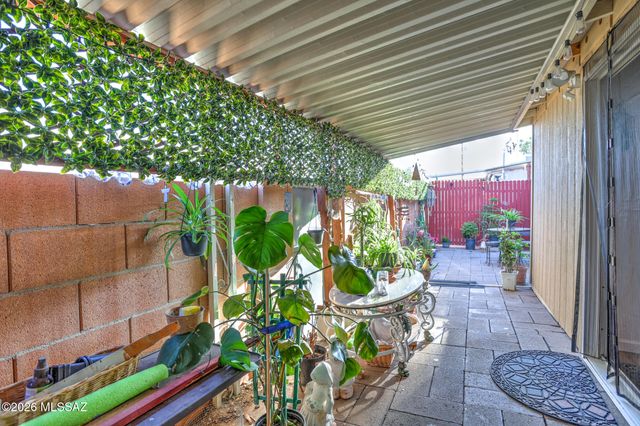 448 N Silverbell Road, Tucson, AZ 85745