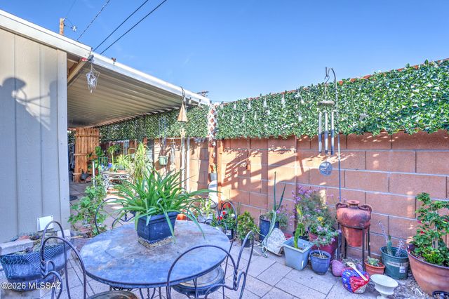 448 N Silverbell Road, Tucson, AZ 85745