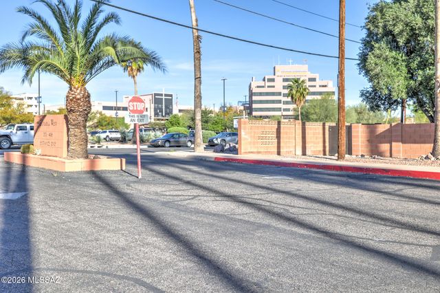 448 N Silverbell Road, Tucson, AZ 85745