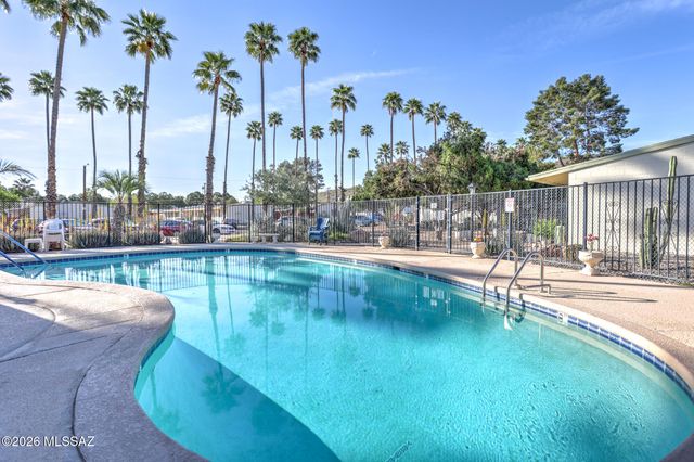 448 N Silverbell Road, Tucson, AZ 85745