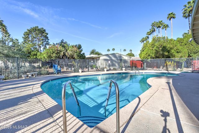 448 N Silverbell Road, Tucson, AZ 85745