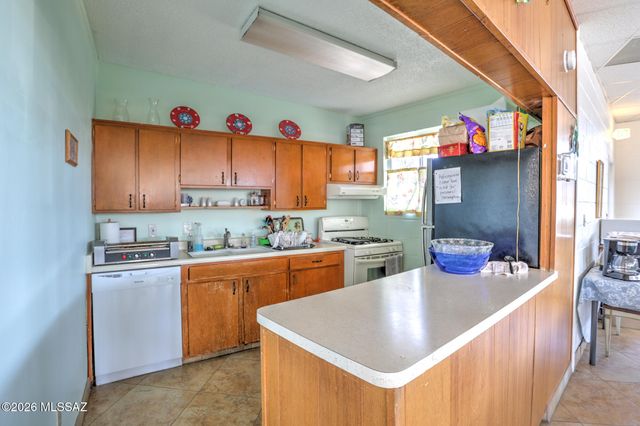 448 N Silverbell Road, Tucson, AZ 85745