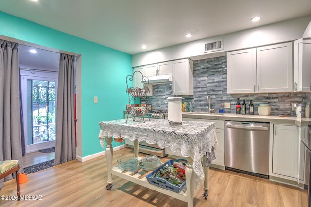 448 N Silverbell Road, Tucson, AZ 85745