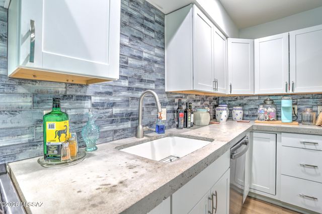 448 N Silverbell Road, Tucson, AZ 85745