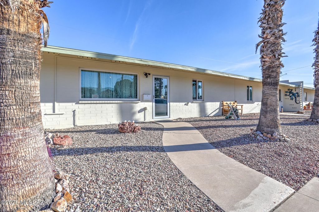 448 N Silverbell Road, Tucson, AZ 85745