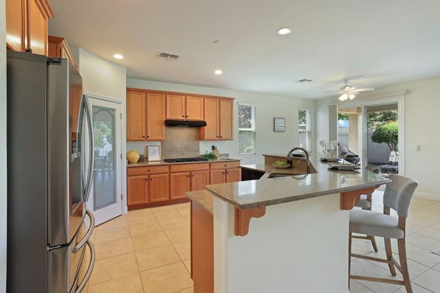 2415 Plumcreek Ln, Manteca, CA 95336