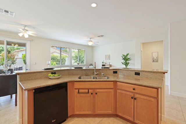 2415 Plumcreek Ln, Manteca, CA 95336