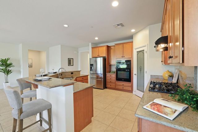 2415 Plumcreek Ln, Manteca, CA 95336