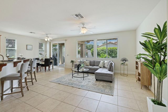 2415 Plumcreek Ln, Manteca, CA 95336