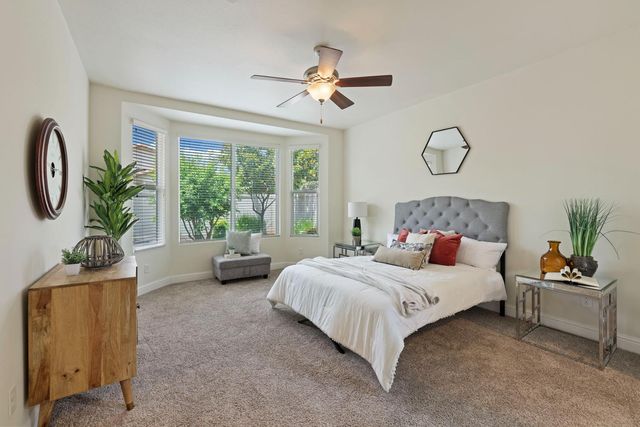 2415 Plumcreek Ln, Manteca, CA 95336