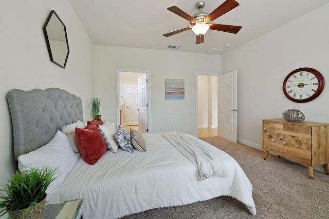 2415 Plumcreek Ln, Manteca, CA 95336