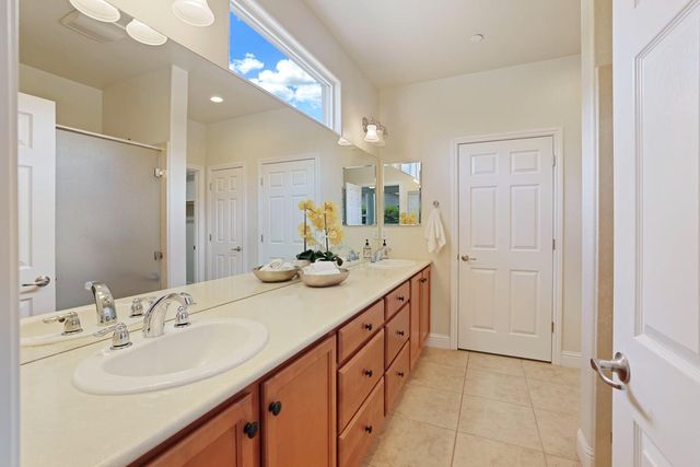 2415 Plumcreek Ln, Manteca, CA 95336