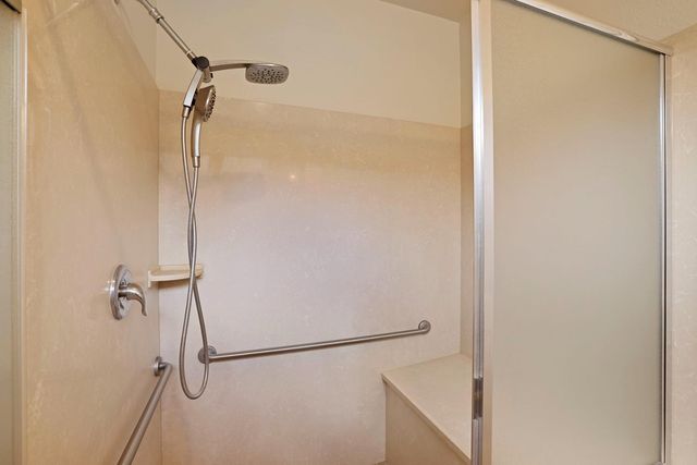 2415 Plumcreek Ln, Manteca, CA 95336