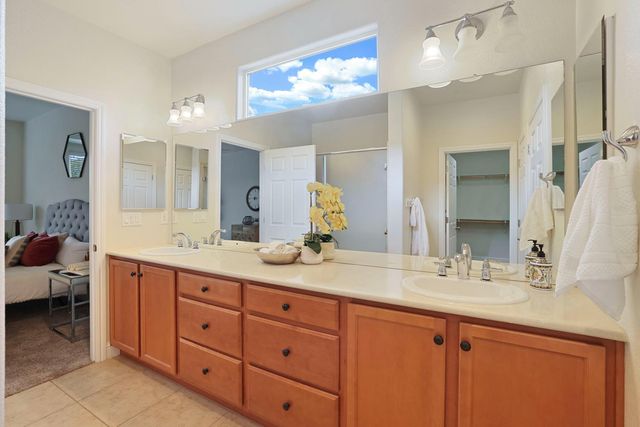 2415 Plumcreek Ln, Manteca, CA 95336