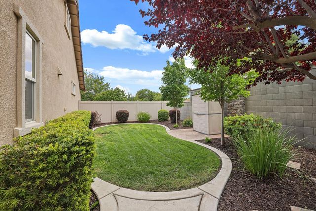 2415 Plumcreek Ln, Manteca, CA 95336