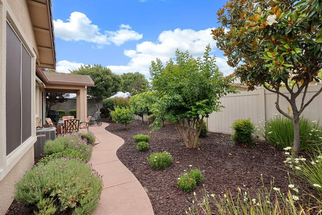 2415 Plumcreek Ln, Manteca, CA 95336