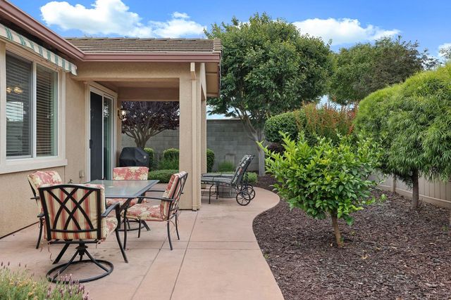 2415 Plumcreek Ln, Manteca, CA 95336