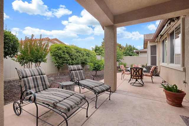 2415 Plumcreek Ln, Manteca, CA 95336