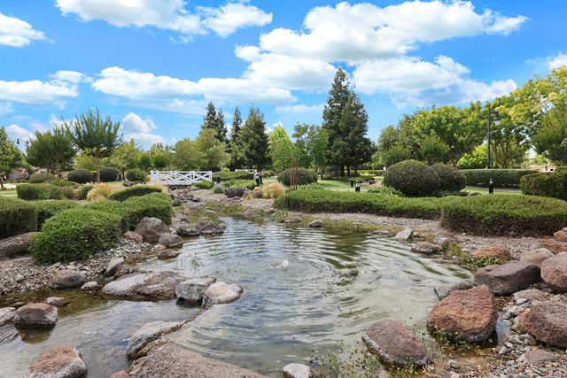 2415 Plumcreek Ln, Manteca, CA 95336
