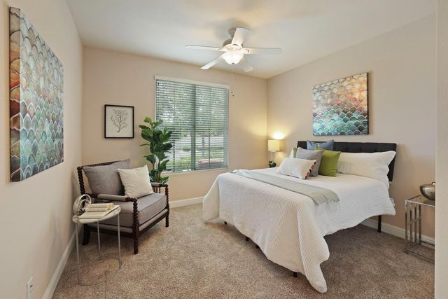 2415 Plumcreek Ln, Manteca, CA 95336