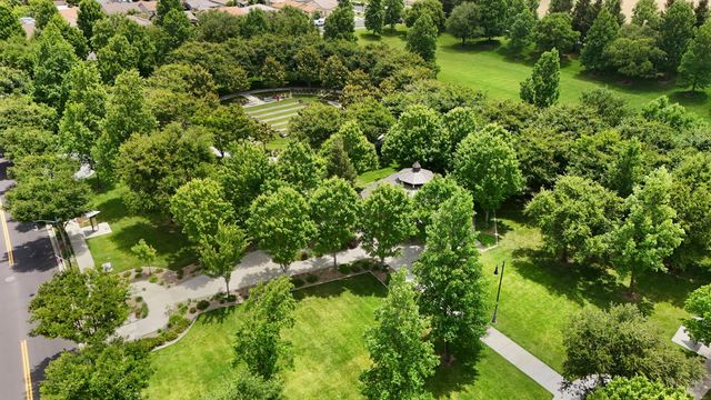 2415 Plumcreek Ln, Manteca, CA 95336