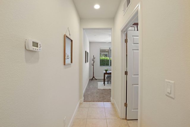 2415 Plumcreek Ln, Manteca, CA 95336