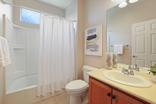 2415 Plumcreek Ln, Manteca, CA 95336