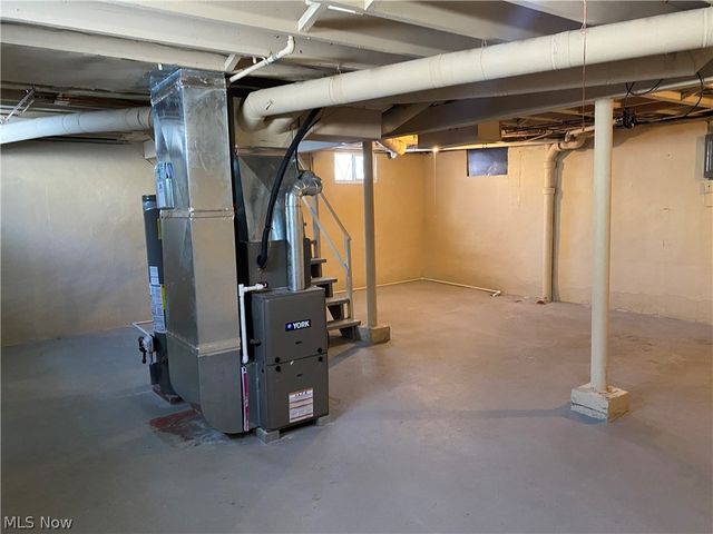 945 Minota Avenue, Akron, OH 44306