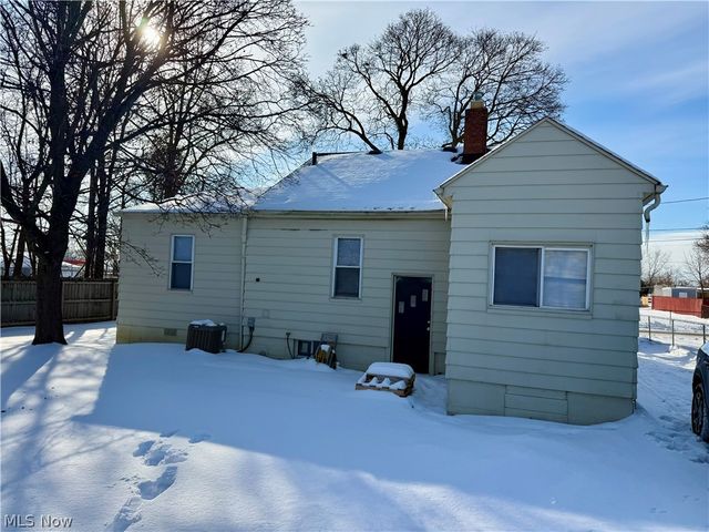 945 Minota Avenue, Akron, OH 44306