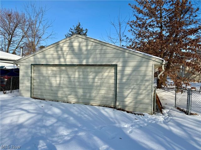 945 Minota Avenue, Akron, OH 44306