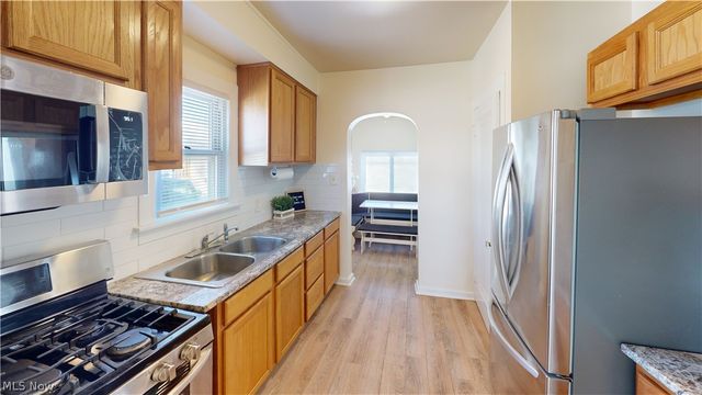 945 Minota Avenue, Akron, OH 44306