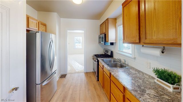 945 Minota Avenue, Akron, OH 44306