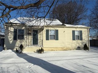 945 Minota Avenue, Akron, OH 44306