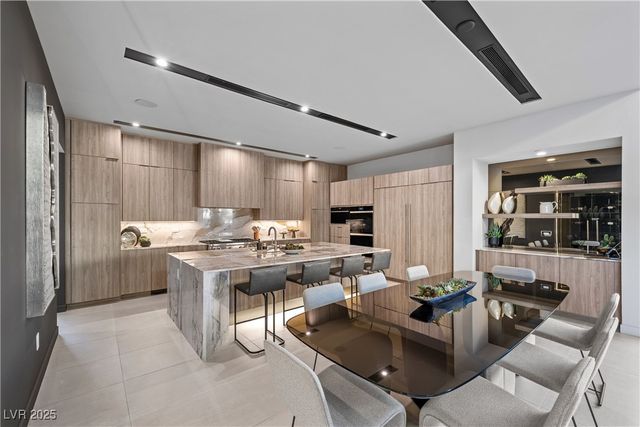 7070 Nomi Court, Las Vegas, NV 89120