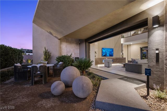 7070 Nomi Court, Las Vegas, NV 89120