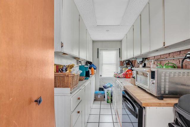 3227 48TH AVENUE N, St Petersburg, FL 33714