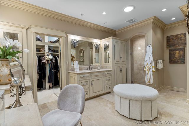 4401 Oak Road, Tulsa, OK 74105