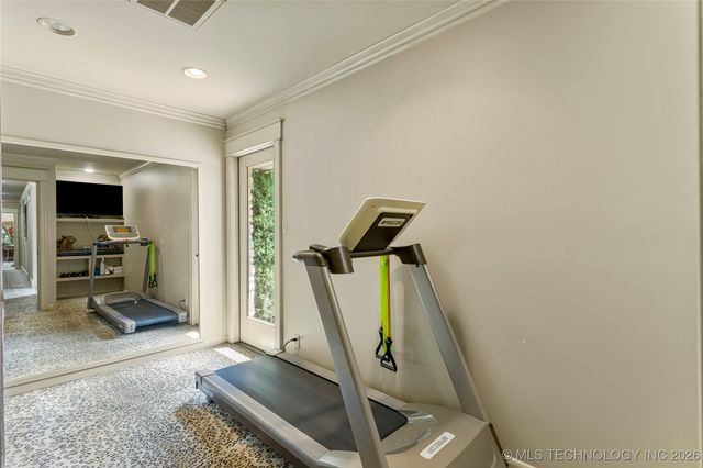 4401 Oak Road, Tulsa, OK 74105